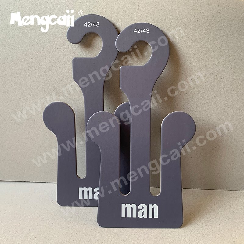 The eco-friendly and renewable cardboard slipper paper hooks commissioned by the man brand are recyclable and completely degradable, and are suitable for the storage and display of flip-flops.