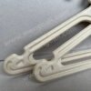 The paper-plastic clothes hanger is made of environmentally friendly and renewable paper pulp. It is 41cm long and can bear a load of about 3kg. It is recyclable and completely degradable. It is suitable for displaying adult clothing tops and pants.