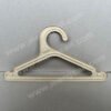 The paper-plastic clothes hanger is made of environmentally friendly and renewable paper pulp. It is 41cm long and can bear a load of about 3kg. It is recyclable and completely degradable. It is suitable for displaying adult clothing tops and pants.