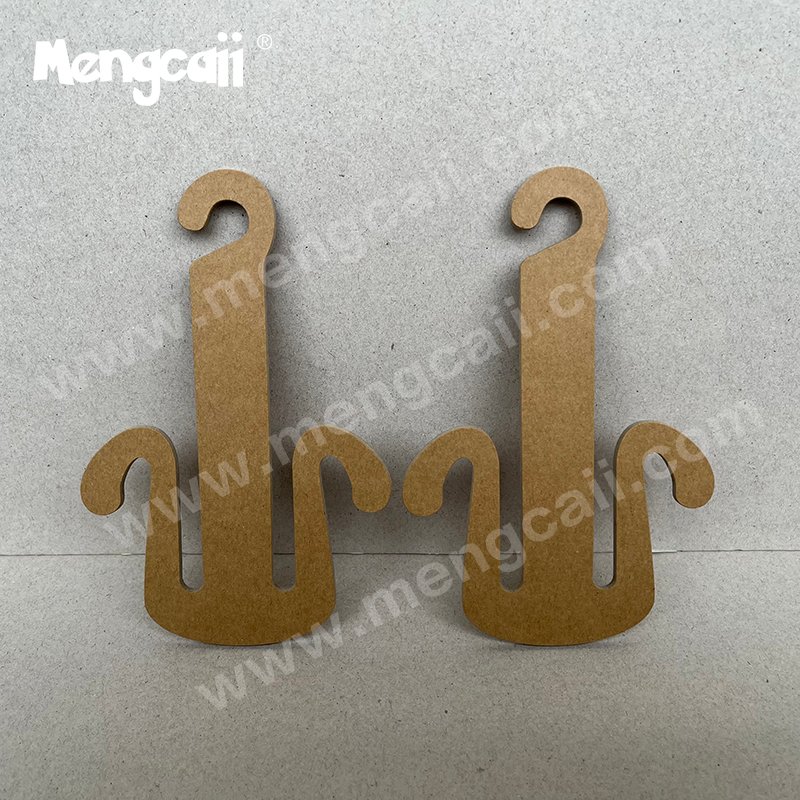 The slipper hook is made of eco-friendly recycled kraft paperboard. It is recyclable and biodegradable and is suitable for various slipper hook displays.