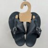 Flip-flop paper hooks made of FSC environmentally friendly and renewable kraft cardboard are recyclable and degradable, suitable for hanging all kinds of slippers without deformation