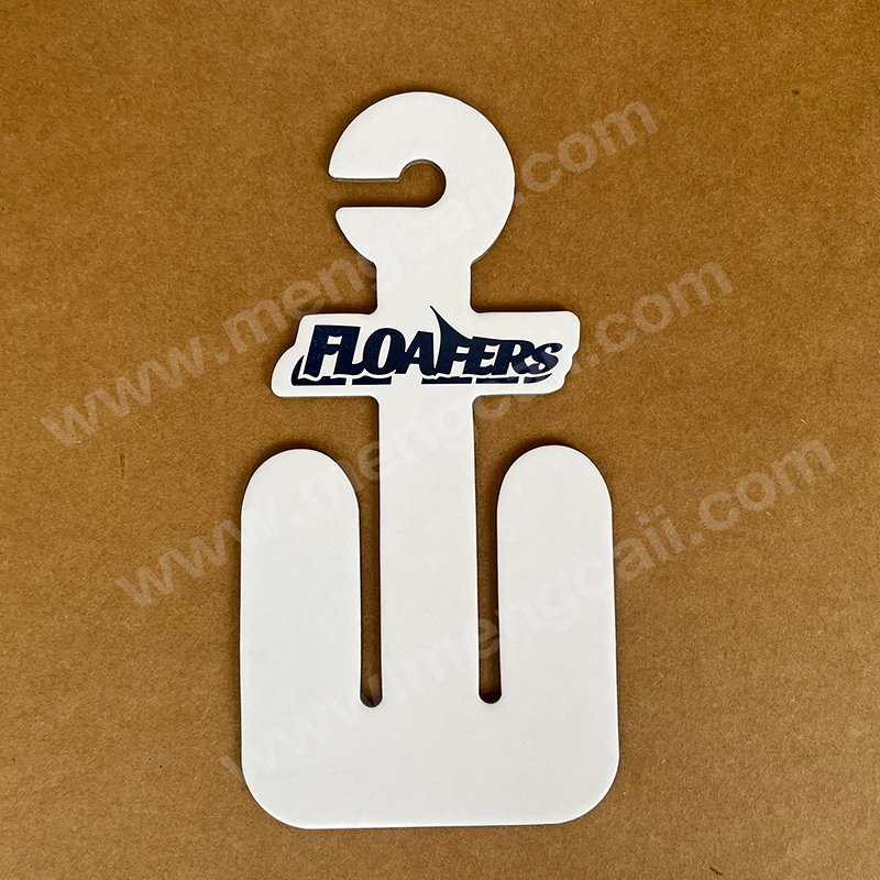 Slipper cardboard hooks made of renewable white cardboard, recyclable, completely biodegradable, eco-friendly, used for hanging home slippers, hotel slippers, and fur slippers