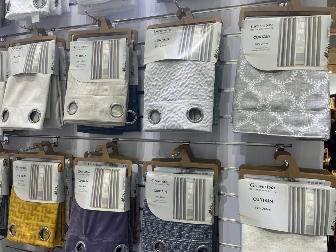 Sustainable Scarf Display Solutions: Embracing Eco-Friendly Paper Hangers: