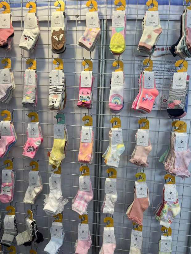 The Shift Towards Eco-Friendly Display Solutions: The Rise of Paper Hooks in Retail Environments