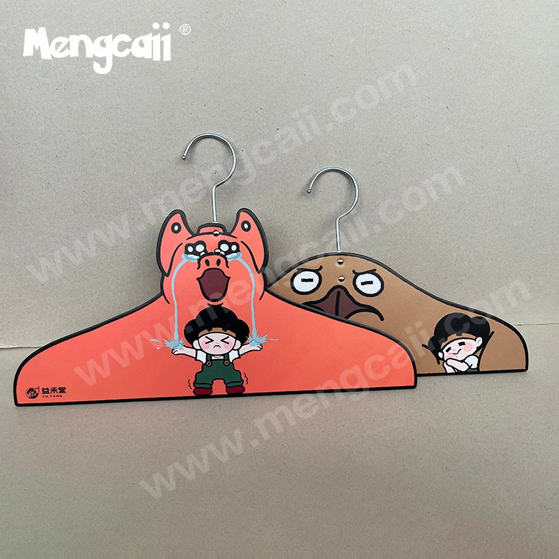 Sustainable paper hangers made from Mengcaii hangers are made from environmentally friendly biodegradable paper, 100% recyclable, eco-friendly, suitable for displaying clothing, and can bear a load of about 5KG