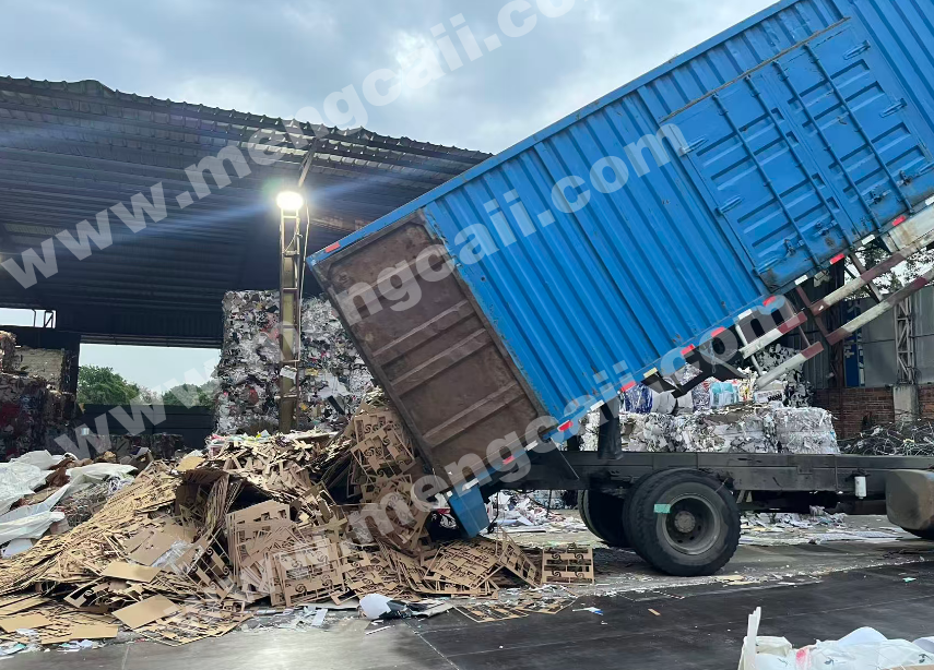 The Circular Mission of a Sheet of Paper: Why Our Hang Tags and Hangers Are Born Again After Use