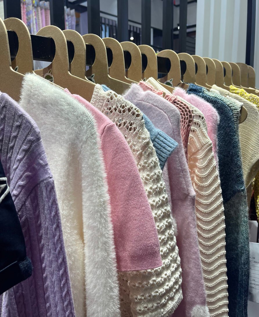Understand why paper hangers delaminate, warp, and crack—all in one article!